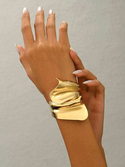 1 Pc Luxury Asymmetrical Golden Ribbon Bracelet, Fashionable Styling Suitable For Daily Wear