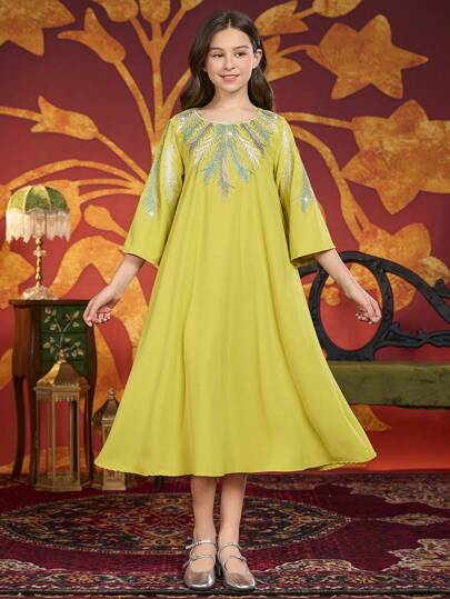 Tween-Mädchen Elegantes Kleid, bestickt und mit Strasssteinen, geeignet für den Urlaub im Dubai Resort und als Abendgarderobe.