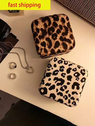 1 علبة مجوهرات لهدايا عيد الأم بطبعة نمر، محمولة باليد لتخزين الأقراط والخواتم والعقود، علبة مجوهرات صغيرة أنيقة بغطاء مخمل بقصة عتيقة، بتصميم بسيط ومحمول مناسب للسفر، لتخزين العقود والأقراط والخواتم وتتوافق مع الموضة الحالية اليوم الوطني سعودي توزيعات العودة الى المدرسة