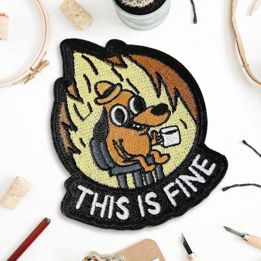 Parche de perro "Esto está bien", 1 pieza de Parche bordado con humor meme, Parche moral táctico militar con cierre de gancho, Accesorio de aplicación lindo para mochilas, chalecos, chaquetas, vaqueros, gorras