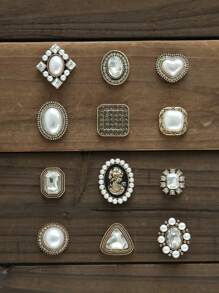 1 件定制名称复古眼镜盒，配有复古珍珠和水钻纽扣，个性化复古太阳镜架眼镜盒仿皮便携袋，定制烫印便携式眼镜盒，经典顶部缝线设计，雕刻金色字母组合，母亲节礼物，送给爸爸妈妈他她