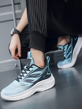 大码男士轻便透气休闲运动跑步鞋，春秋季时尚运动鞋