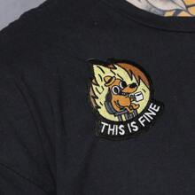 Parche de perro "Esto está bien", 1 pieza de Parche bordado con humor meme, Parche moral táctico militar con cierre de gancho, Accesorio de aplicación lindo para mochilas, chalecos, chaquetas, vaqueros, gorras