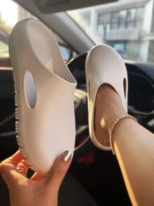 Spring And Summer Fashion New Women's Pure White Clog, Comfortable And Breathable Indoor And Outdoor Dual-Use Beach Shoes, Garden Shoes