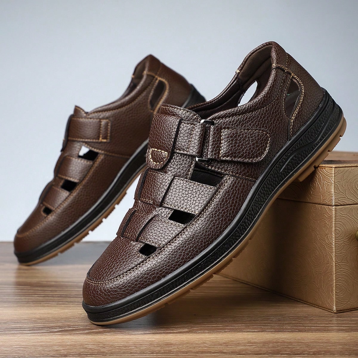 [Fast Arrival] Men’s Solid Color Retro Top Grain Shoes Face Mask Toe Sandals, Comfortable And Non-Slip Hanging Ring Fastener Beach Rain Shoes