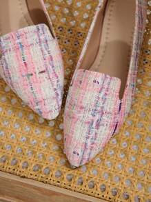 女士尖头平底乐福鞋，休闲时尚一脚蹬鞋，适合秋季日常办公/通勤穿着，有多种颜色和图案可供选择，大码