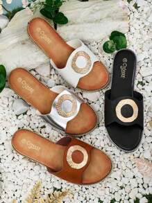 Sandalias tipo chanclas de suela plana para mujer Olerna de Royalfashion - Plateado - Ver 9