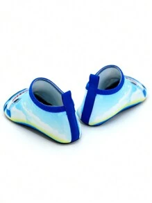 Bezaubernde Wasserschuhe für Kinder, blau mit niedlichem Hai-Design, rutschfest, schnelltrocknend, leicht zu tragen für Wasserparks, Strände und Rasenflächen
