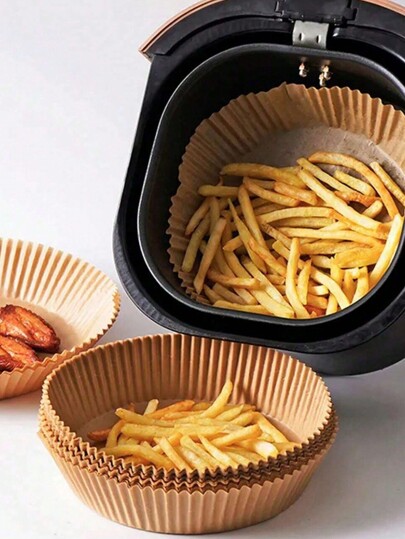 100 pezzi Fogli di carta forno monouso per friggitrice ad aria, carta da forno antigrasso, tappetini non aderenti per cestello della friggitrice ad aria, dischetti rotondi per alimenti, adatti per patatine fritte, ali di pollo, dolci, pizza, frittura, facile da pulire, perfetti per riunioni di festa, feste in famiglia, Ognissanti, Ringraziamento, Natale, essenziali per gli amanti del cibo, godi di una cottura sana, esperienza senza sporco