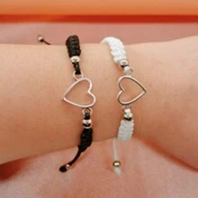 2 pièces Nouveau bracelet vague créative pour couple, noir et blanc, bracelet creux tressé avec système de fermeture ajustable. Cadeau amical pour sœurs, idéal pour la remise des diplômes, Halloween, la Saint-Valentin, la fête des mères