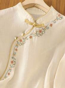 JIANHU Camicetta ampia ed elegante con collo alto, ricamata, con design moderno di bottoni cinesi, versatile per primavera ed estate