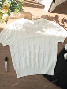 Camiseta de manga corta tejida blanca para mujeres, diseño con cuentas huecas y cuello redondo, chic y juvenil, para verano