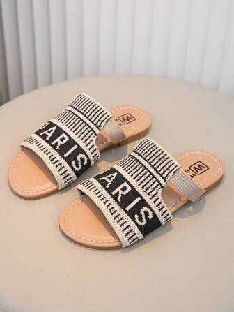 女孩时尚字母轻便拖鞋，休闲简约户外室内旅行必备。