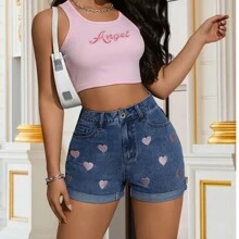 女士高腰爱心刺绣牛仔短裤，卷边裤脚，可爱百搭，适合上学、度假、节日、春夏穿搭、派对等场合。