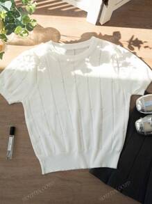 Camiseta de manga corta tejida blanca para mujeres, diseño con cuentas huecas y cuello redondo, chic y juvenil, para verano