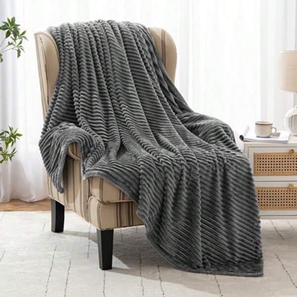 1pc Soft Plush Blanket, Solid Color Flannel Blanket For Bed, Sofa, Bedroom, Office, Super Soft Fiber