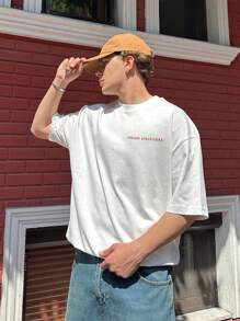 男士复古风格白色短袖T恤 | 背面印有红色飞马和“Risk Takers”图案 | 美式休闲风格