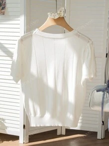 Camiseta de manga corta tejida blanca para mujeres, diseño con cuentas huecas y cuello redondo, chic y juvenil, para verano