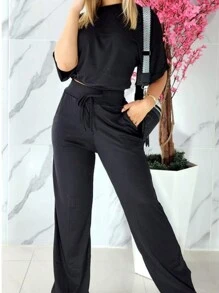 Conjunto de dama, pantalón flojo, blusa corta con resorte, conjunto casual, conjunto verano, ropa de dama, conjunto cómodo, pantalón holgado, blusa con resorte, conjunto para paseos, ropa fresca, conjunto para salir, conjunto moderno, ropa de temporada, estilo relajado, conjunto de verano, conjunto con resorte, ropa ligera. - Negro - Ver 2