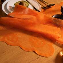 Realza tu decoración de Halloween con nuestro mantel de encaje de calabaza - Amarillo - Amarillo - Ver 2