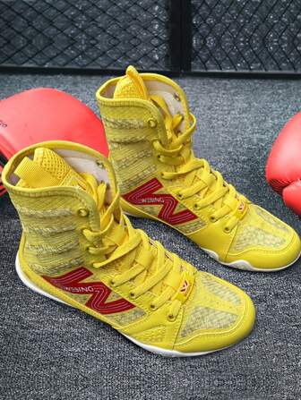 TACHUAN A Pair Of Men's And Women's High Top Professional Boxing Training Shoes That Can Move Flexibly During Arena Matches, With Good Support And Ankle Protection. Modern Design, Lightweight Materials, Good Comfort, And Specialized Boxing Shoes