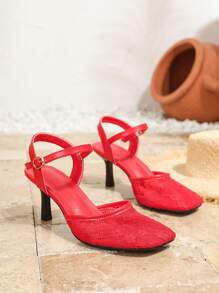 Rode schoenen met hoge hakken en kanten bloemenmotief, ademende muiltjes met vierkante neus en stiletto's voor dames
