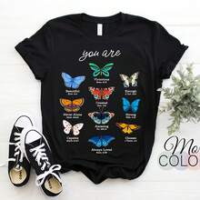 Eres hermosa camiseta cristiana religiosa con versículo bíblico y mariposa, regalo increíble y lindo para los amantes de las mariposas, camisetas inspiradoras de la Biblia