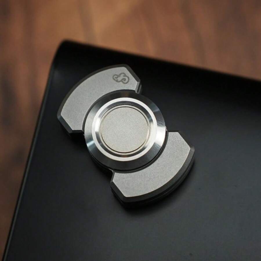 3-In-1 Transformable EDC Toy - Designed With A Precision Zinc Alloy Tri-Body Structure To Enhance Durability And Balance, Combined With A Smooth Bearing System And Precise Engineering To Achieve Long-Lasting High-Speed Rotation Performance. Crafted As A Stress Relief Tool For Teenagers Aged 14 And Above, As Well As Adults, Suitable For Everyday Carry And Play, Effectively Relieving Work Pressure. - Transformer Gyro - View 1