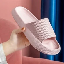 Nuevas sandalias versátiles de moda en EVA, sandalias suaves, antideslizantes y con suela gruesa para interiores/exteriores, ligeras y cómodas, con sensación esponjosa de alta gama, estilo Ins para parejas