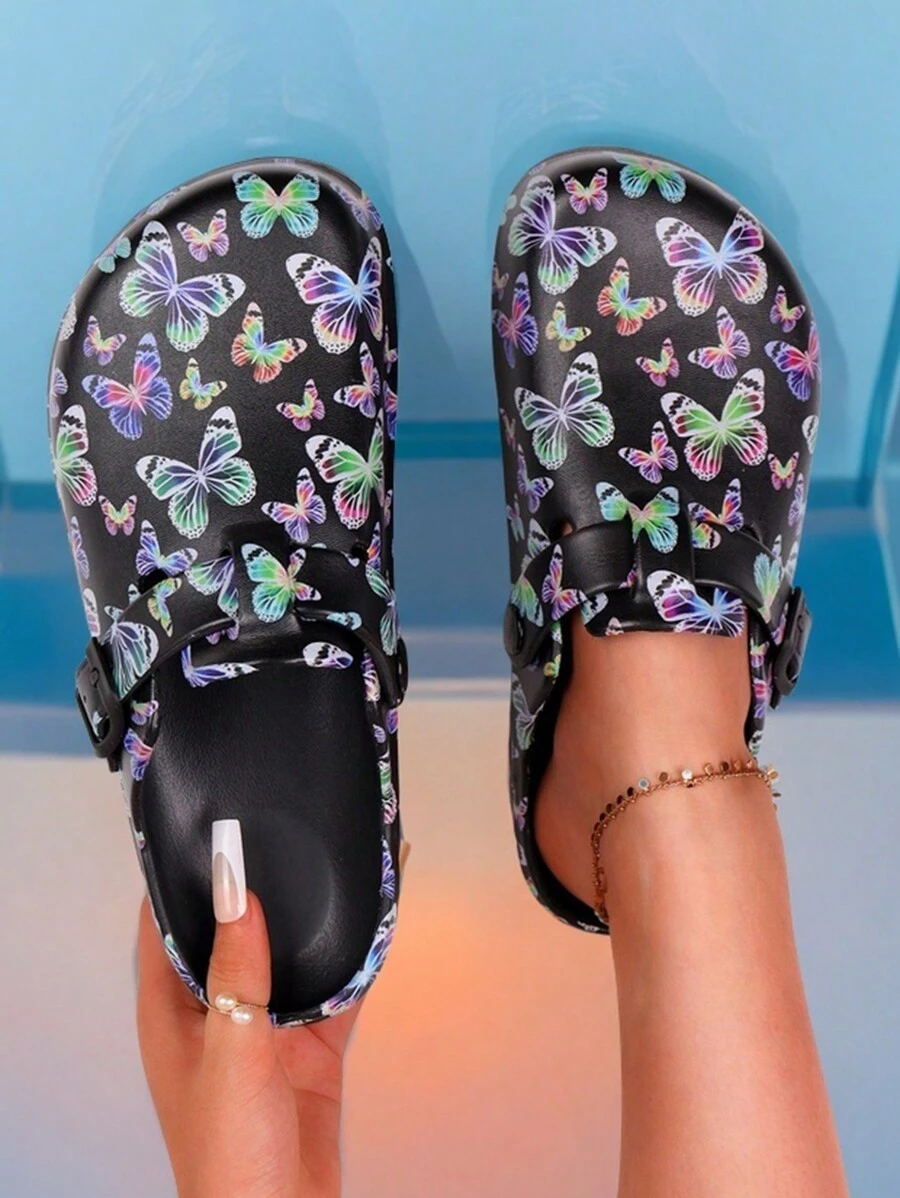 pueenb Sandales mode femme confortables avec semelle épaisse - légères, élégantes pour toute la journée, imprimé papillon, design à enfiler facile avec semelle intérieure douce et sangle réglable, convient pour les activités casual, le travail ou les loisirs, intérieur et extérieur, tenues de plage - Noir - Voir 1