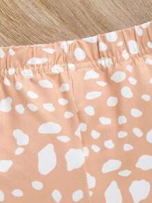 Conjunto de 2 piezas de niña compuesto por top de tirantes con aplicación de encaje floral en unicolor y pantalones acampanados estampados