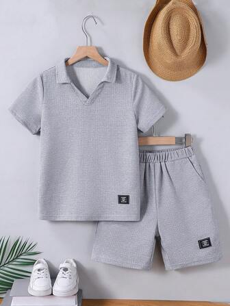 Conjunto de 2 piezas para niños pequeños que incluye top de manga corta con cuello en V de textura de gofre + pantalón corto, apropiado para uso al aire libre en verano