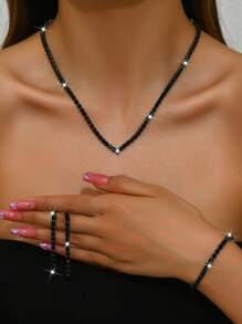 Ensemble de bijoux à la mode et luxueux, composé d'une chaîne de clavicule, de boucles d'oreilles, d'un collier et d'un bracelet, idéal pour un usage quotidien, un mariage, un banquet ou une fête.
