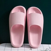 Nuevas sandalias versátiles de moda en EVA, sandalias suaves, antideslizantes y con suela gruesa para interiores/exteriores, ligeras y cómodas, con sensación esponjosa de alta gama, estilo Ins para parejas