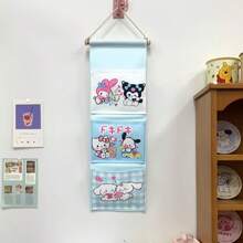 Sanrio 1 szt. Sanrio Cartoon Design Wisząca na ścianie torba do przechowywania z wieloma przegródkami, wielofunkcyjny organizer wiszący w akademiku, słodka damska torba do przechowywania na drzwiach bez otworów wiertniczych, odpowiednia do użytku w kuchni, artykuły do przechowywania w kuchni