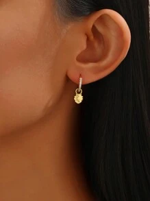 1 对 925 纯银镀 18K 金方晶锆石贝壳吊坠耳环，优雅奢华珠宝，适合女性日常佩戴、约会、聚会、礼物