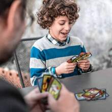 Mattel UNO - 经典颜色和数字匹配纸牌游戏 - 112 张牌 - 可定制和可擦除百搭牌 - 包含特殊动作卡 - 适合 7 岁以上儿童的礼物