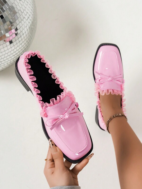Vielseitige Damen Slipper mit quadratischer Zehenkappe, Schleifen-Dekor, Niedrigem Absatz, Schlüpfschuhe, Spiegeloptik, quadratische Zehenkappe, Schlüpfschuhe, einteiliges Design, niedriger Absatz, retro-eleganter britischer Stil, 2025 Neuheit Frühling, Sommer, Herbst, Winter Hochglanz Schwarz
