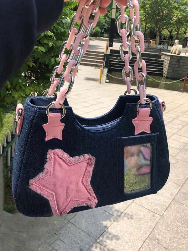 حقيبة نسائية جديدة بتصميم نجمي من الاكريليك مع سلاسل، متعددة الاستخدامات وبأشكال ملمسية مع تصميم لوني منقوش، مناسبة للارتداء أثناء الاستخدام اليومي والتنقل ، إما كحقيبة كتف أو حقيبة كروس مع طبعة نجوم أنيقة