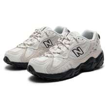 New Balance 女士户外徒步鞋，复古运动休闲运动鞋 WL703SBB-B - 白色+灰白色 - 查看 9
