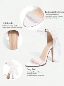 Sandali bianchi in pizzo con punta aperta e piattaforma alta da donna con decorazioni a fiocco, tacco alto e splendenti strass, eleganti per banchetti, feste, matrimoni