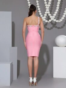 Đầm đen lệch vai đính đá, ôm sát, gợi cảm, thích hợp cho tiệc tùng. - Hồng - Xem 8