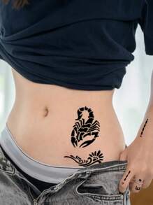 6 Stück große Cut Out Tattoo Schablonen, 131 kleine Vorlagen mit Blumen-, Tier-, Skorpion-, Buchstaben-, Schmetterlings-Mustern, personalisierte temporäre wasserfeste Fake Tattoo Aufkleber für Finger, Ohr, Schulter, Nacken, Schlüsselbein, unisex - Schwarz - Übersicht 7