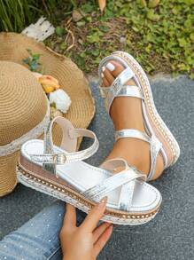 Plus Size 36-42 Zomer Nieuwe Mode Casual Dikke Bodem Wedge Plaid Sandalen, Elegante Eenvoudige Dagelijkse Draag Zilveren Crinkle Textuur Lichtgewicht Comfortabele Open Teen Dames Sandalen