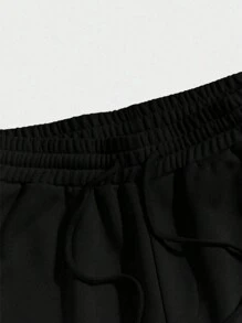 男士巴黎图案短袖 T 恤和休闲长裤套装，日常穿着