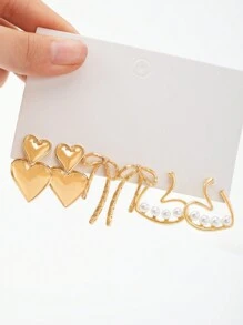 1 套时尚百搭的耳钉，日常佩戴和约会的最佳选择