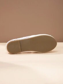 1 双女童花朵装饰公主平底帆布鞋，学生舒适芭蕾平底鞋，白色蕾丝，适合户外、舞蹈、婚礼 - 白色 - 查看 4