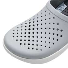 Crocs 女士休闲舒适木屐凉鞋，百搭日常穿着 - 大氣灰 - 查看 8