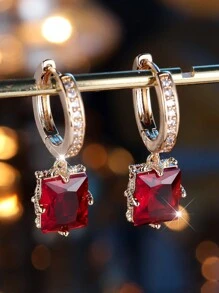 Boucles d'oreilles créoles luxueuses plaquées or avec zirconium cubique synthétique rouge, parfaites pour la Saint-Valentin, les fêtes et le port quotidien - coffret cadeau toutes saisons, boucles d'oreilles inédites