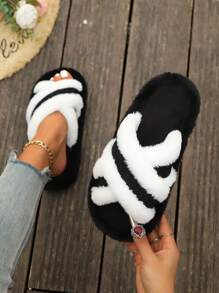 Pantufas femininas para casa, outono/inverno, com bico aberto cruzado, chinelos macios e confortáveis para áreas internas/externas, pantufas peludas da moda unissex - Preto - Ver 5